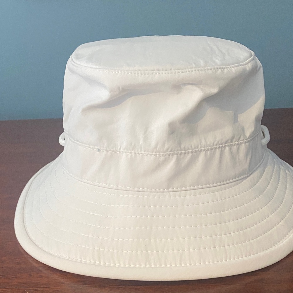 Tilley White Bucket Hat NWT